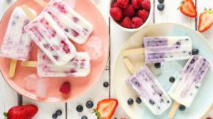 breakfast popsicles made with Greek yogurt and water-rich berries 